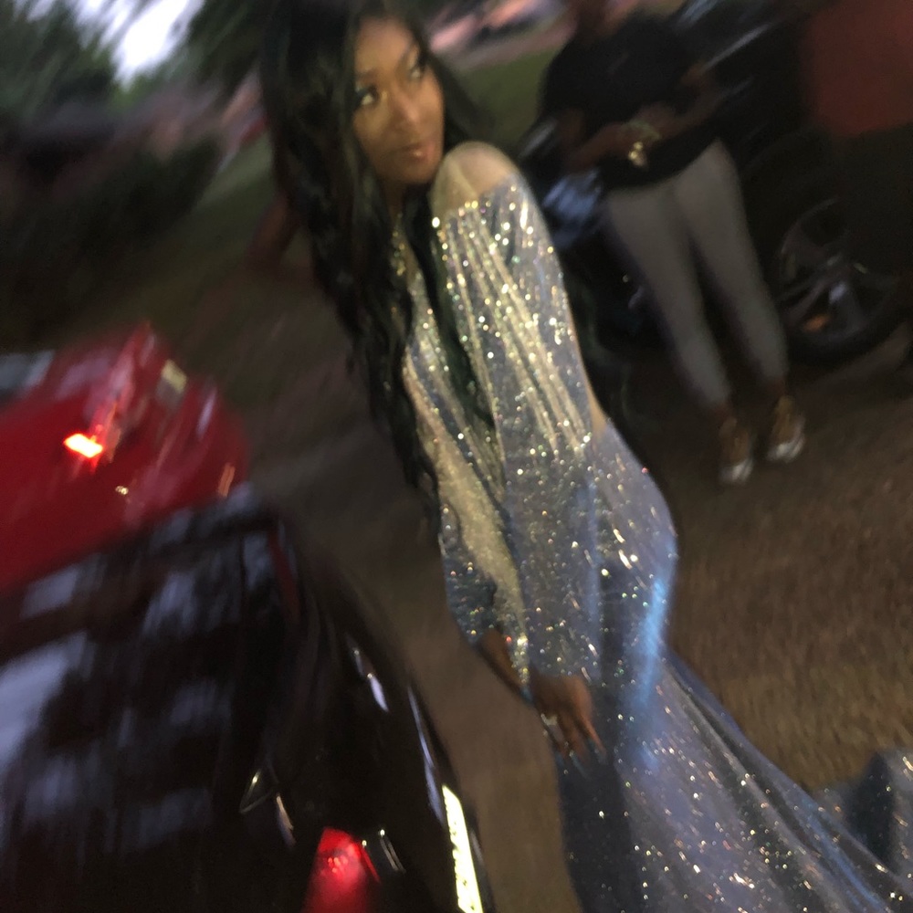 BLUE PROM DRESS - Picture 5 of 8